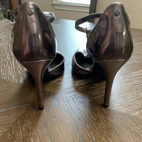 Sam & Libby metallic silver pointed 4.25” heels size 8 - Picture 5 of 17